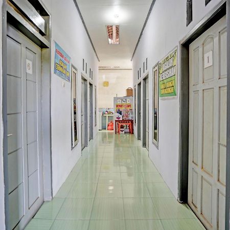 Oyo Life 92937 Kost Putri Sarkara Syariah Hotel Banyuwangi  Buitenkant foto