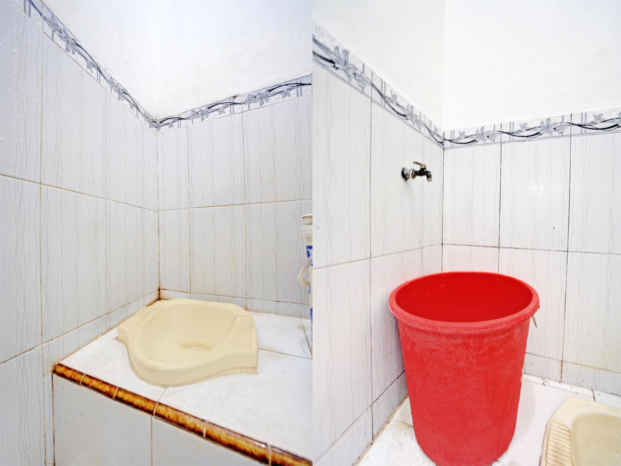 Oyo Life 92937 Kost Putri Sarkara Syariah Hotel Banyuwangi  Buitenkant foto