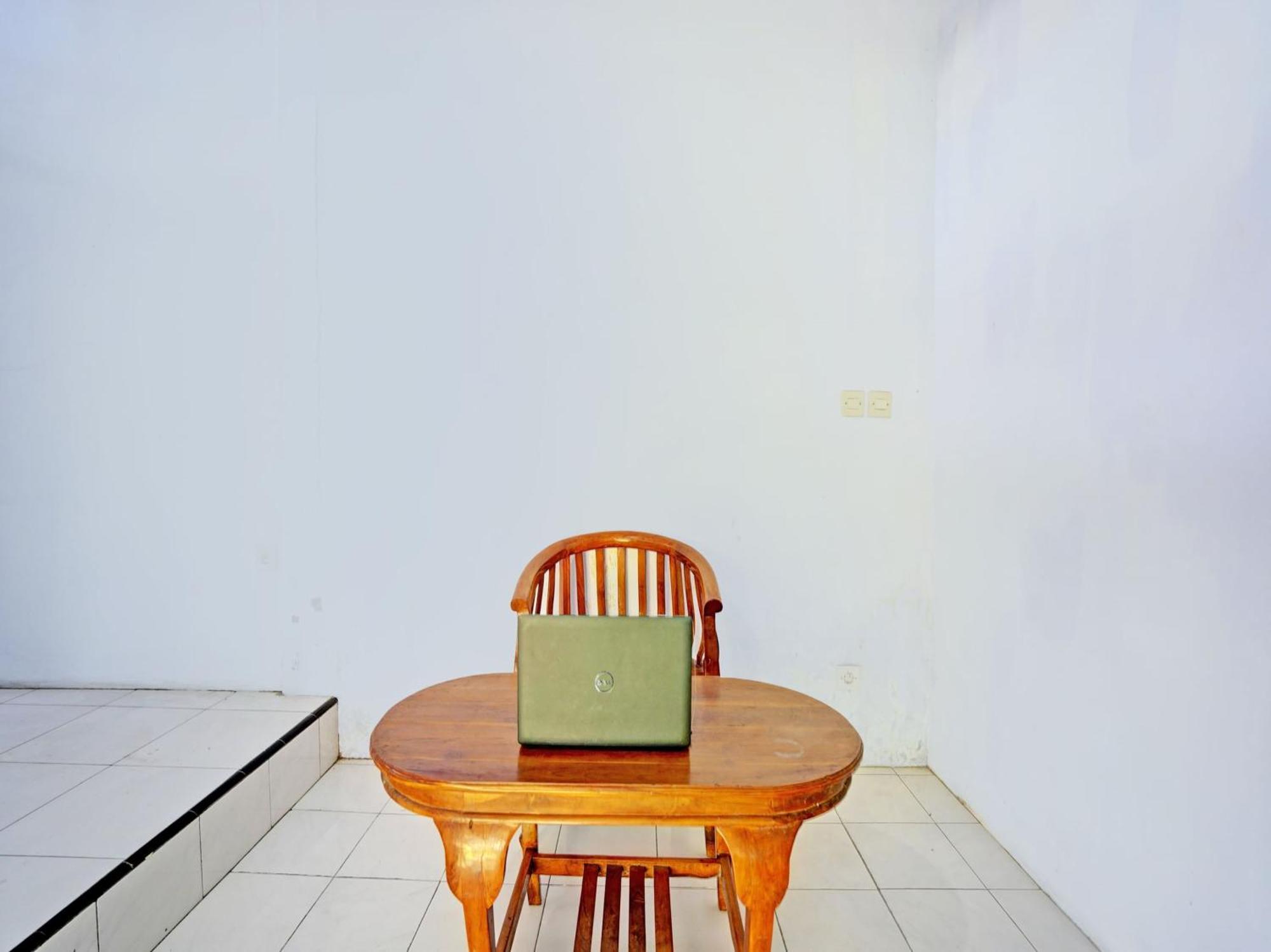 Oyo Life 92937 Kost Putri Sarkara Syariah Hotel Banyuwangi  Buitenkant foto